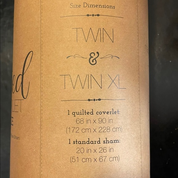 Navy Blue twin/xl twin quilt with pillow case - Picture 3 of 6